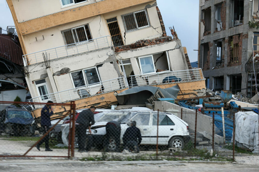 Cutremure devastatoare în Turcia și Siria. Bilanțul deceselor a depășit 12.000, iar eforturile de căutare și salvare continuă - Imaginea 21