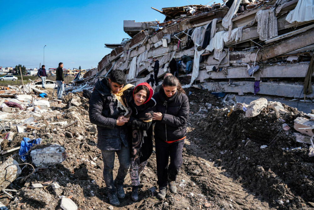 Cutremure devastatoare în Turcia și Siria. Bilanțul deceselor a depășit 12.000, iar eforturile de căutare și salvare continuă - Imaginea 38
