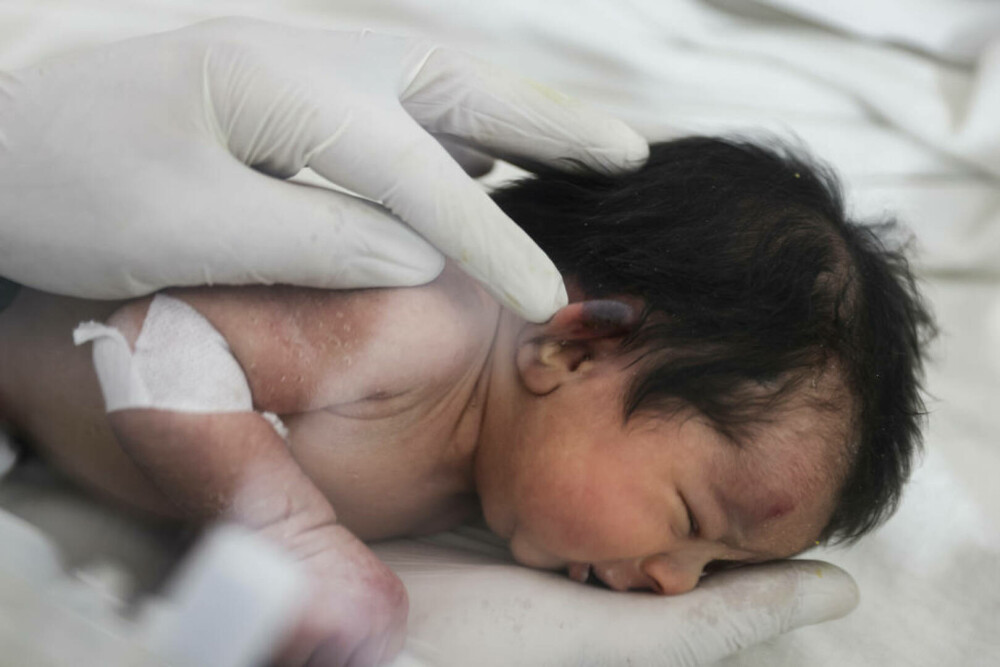 Cum arată Afraa, bebelușul născut prin dărâmături, la șase luni de la cutremurul din Siria. Este crescută de mătușa ei - Imaginea 3