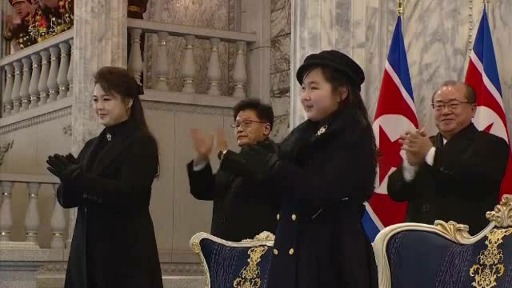 Kim Jon Un, alături de soție și fiică la o nouă paradă cu arsenalul de rachete balistice intercontinentale - Imaginea 4
