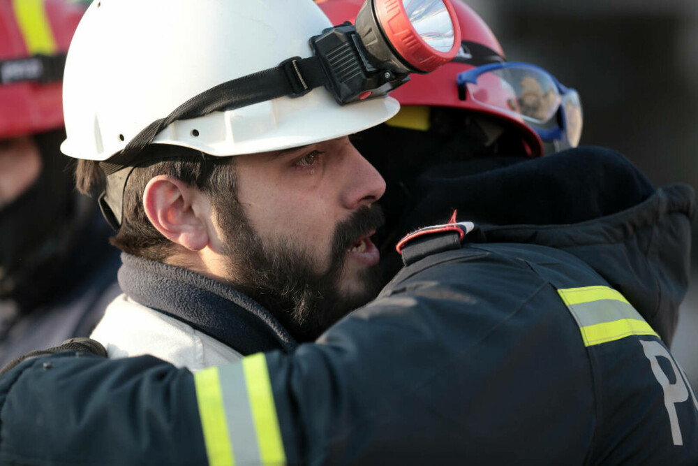Turcia: Salvatorii români au scos un tânăr de sub dărâmături, la 149 de ore după cutremure | GALERIE FOTO - Imaginea 1