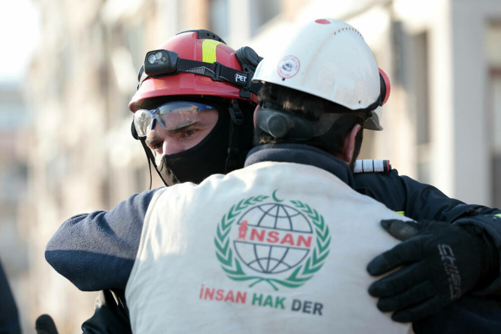 Turcia: Salvatorii români au scos un tânăr de sub dărâmături, la 149 de ore după cutremure | GALERIE FOTO - Imaginea 3