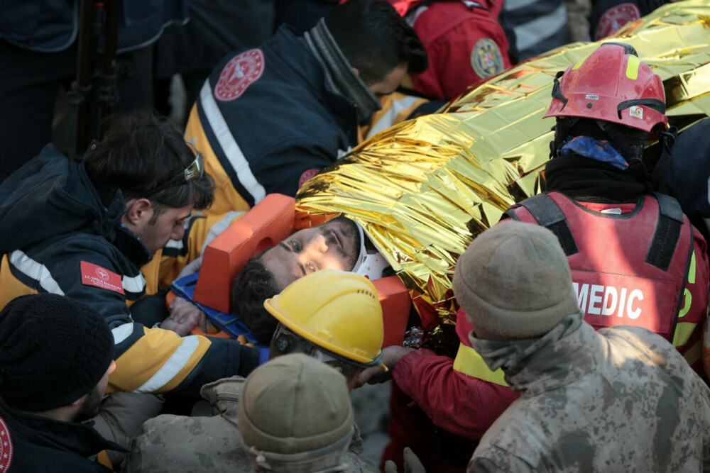 Turcia: Salvatorii români au scos un tânăr de sub dărâmături, la 149 de ore după cutremure | GALERIE FOTO - Imaginea 4