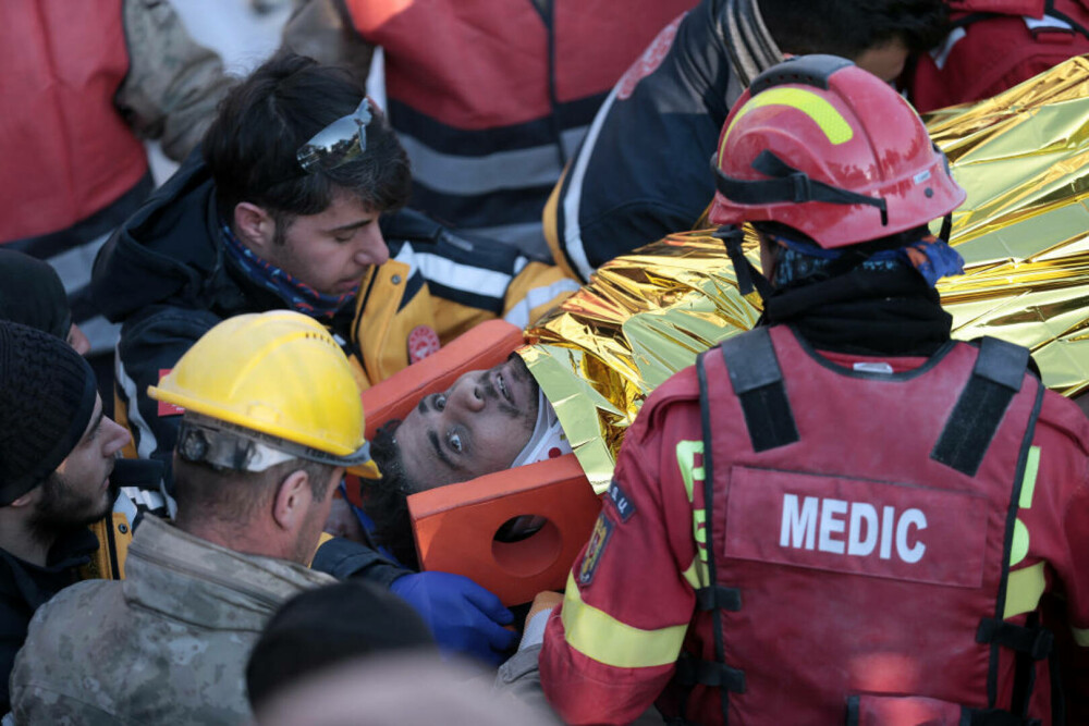 Turcia: Salvatorii români au scos un tânăr de sub dărâmături, la 149 de ore după cutremure | GALERIE FOTO - Imaginea 5
