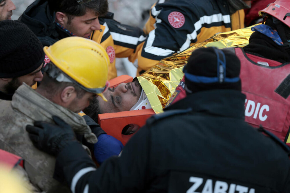Turcia: Salvatorii români au scos un tânăr de sub dărâmături, la 149 de ore după cutremure | GALERIE FOTO - Imaginea 7