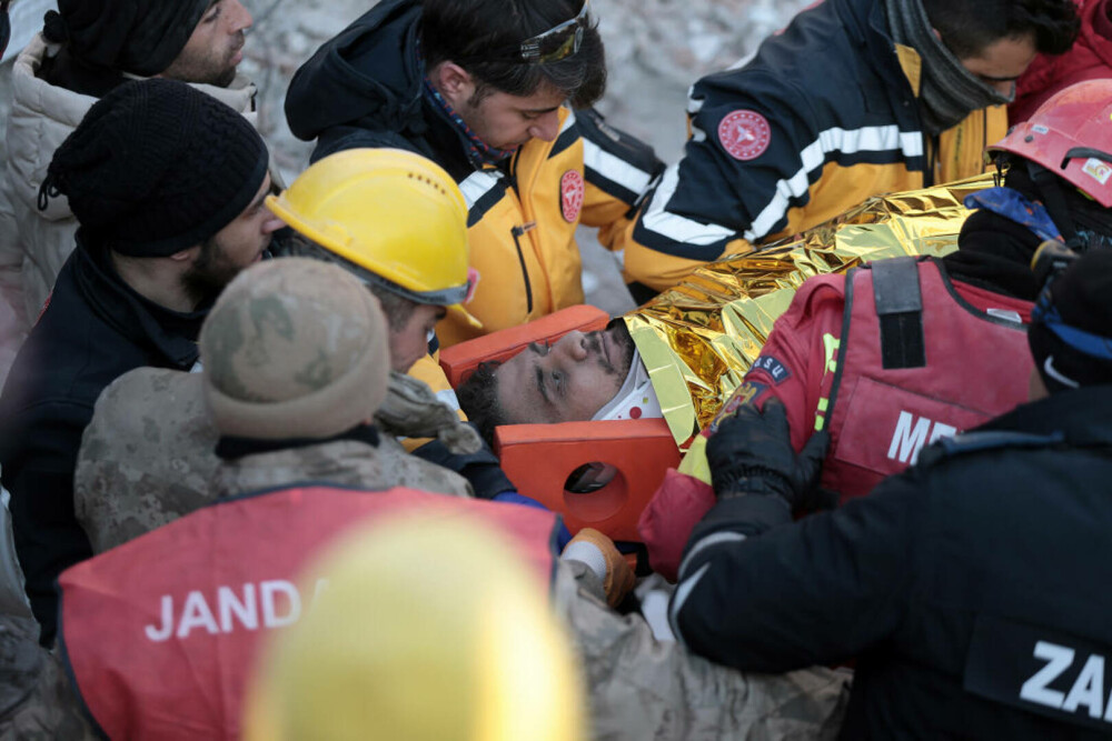 Turcia: Salvatorii români au scos un tânăr de sub dărâmături, la 149 de ore după cutremure | GALERIE FOTO - Imaginea 8