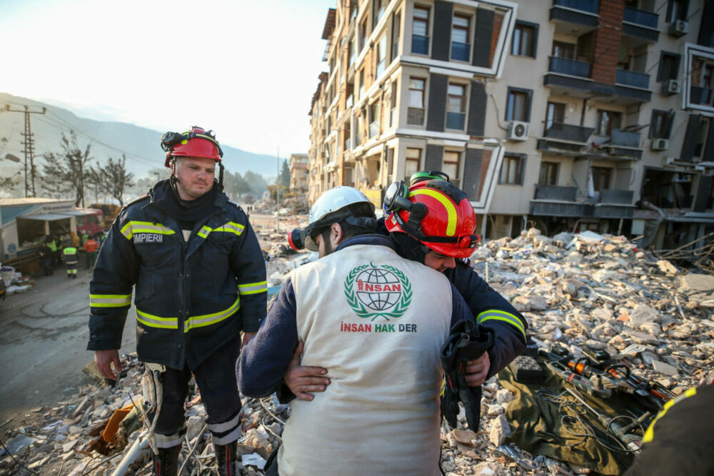 Turcia: Salvatorii români au scos un tânăr de sub dărâmături, la 149 de ore după cutremure | GALERIE FOTO - Imaginea 11