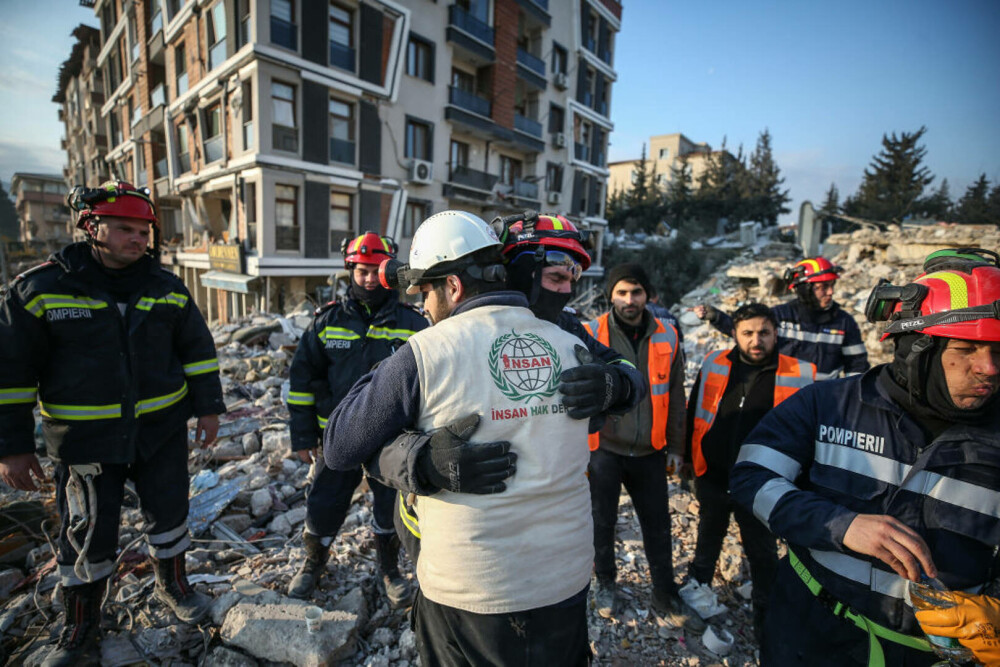 Turcia: Salvatorii români au scos un tânăr de sub dărâmături, la 149 de ore după cutremure | GALERIE FOTO - Imaginea 12