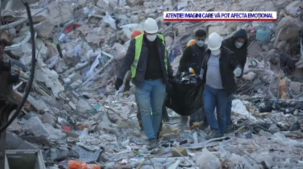 O mamă a fost îngropată de cutremur cu cele trei fiice, iar una a murit. Bilanțul deceselor a depășit 41.000 în Turcia - Imaginea 1