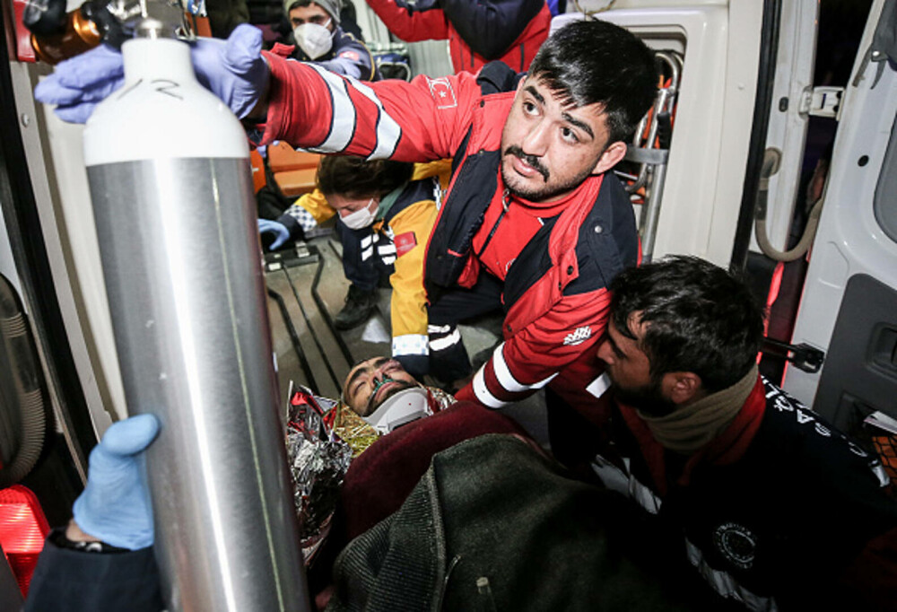 Bărbat scos de sub dărâmături la 278 de ore după cutremurele din Turcia. A supraviețuit nopți cu -15 grade. VIDEO - Imaginea 8