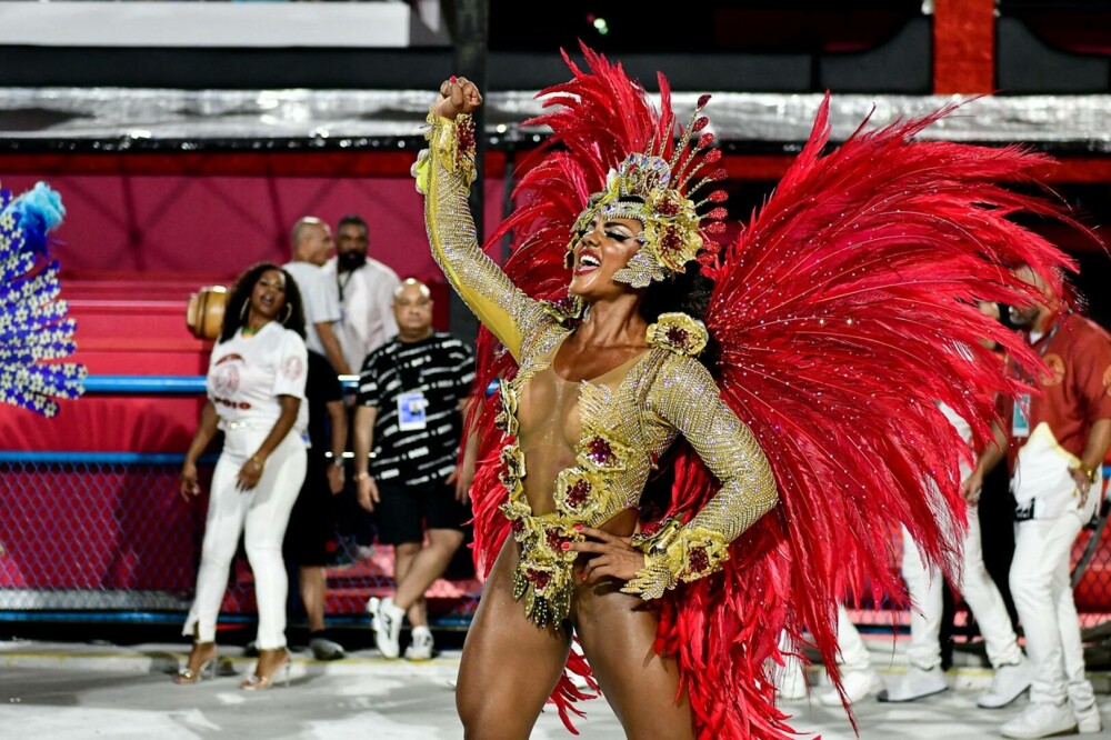 A început Carnavalul de la Rio. Spectacolul se anunţă grandios | GALERIE FOTO - Imaginea 11