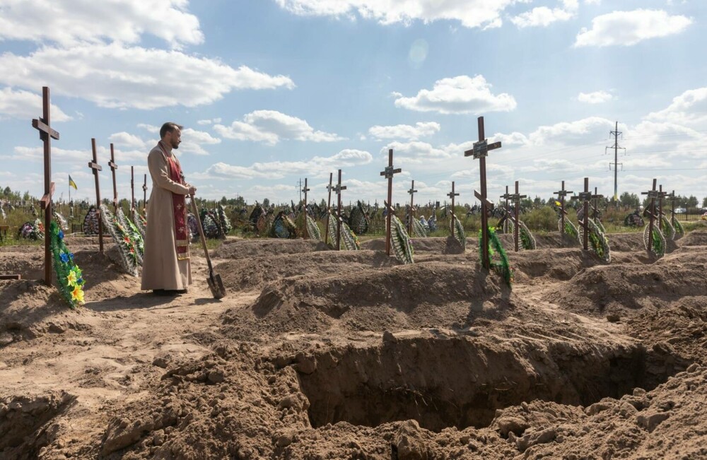 Un an de lacrimi și de moarte în Ucraina | Bucea, masacrul care nu va fi uitat niciodată | GALERIE FOTO - Imaginea 5