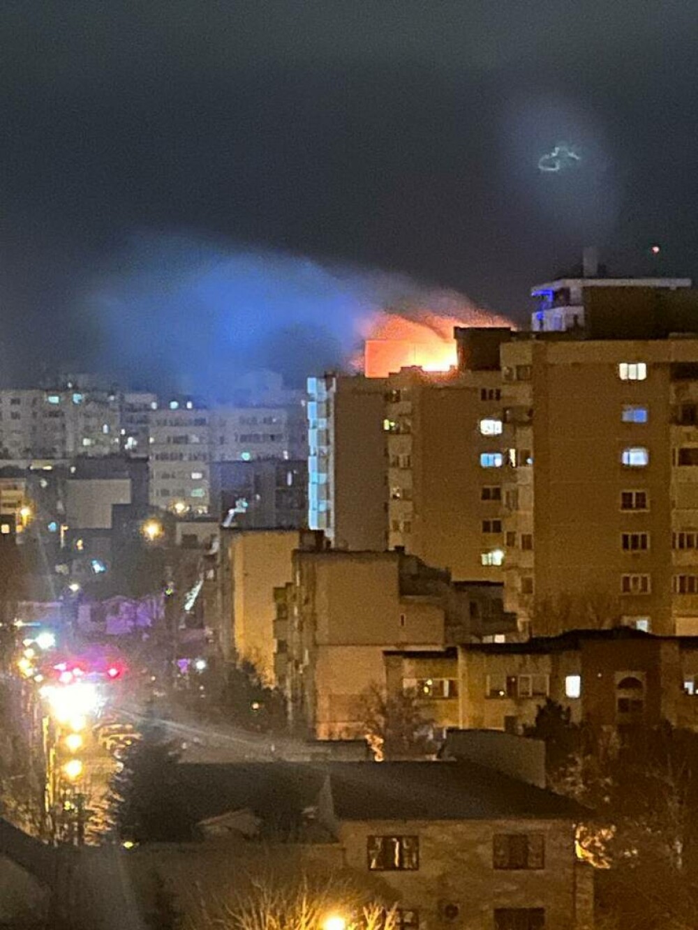 Incendiu de proporții la un bloc din Constanța. 40 de persoane, evacuate de pompieri, iar multe altele s-au autoevacuat - Imaginea 5