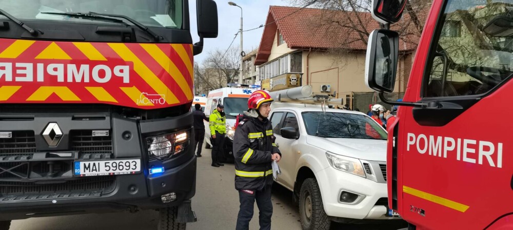 Incendiu într-un bloc din Iași: Un bărbat a fost găsit carbonizat. Alte două persoane au ajuns la spital intoxicate | FOTO - Imaginea 3