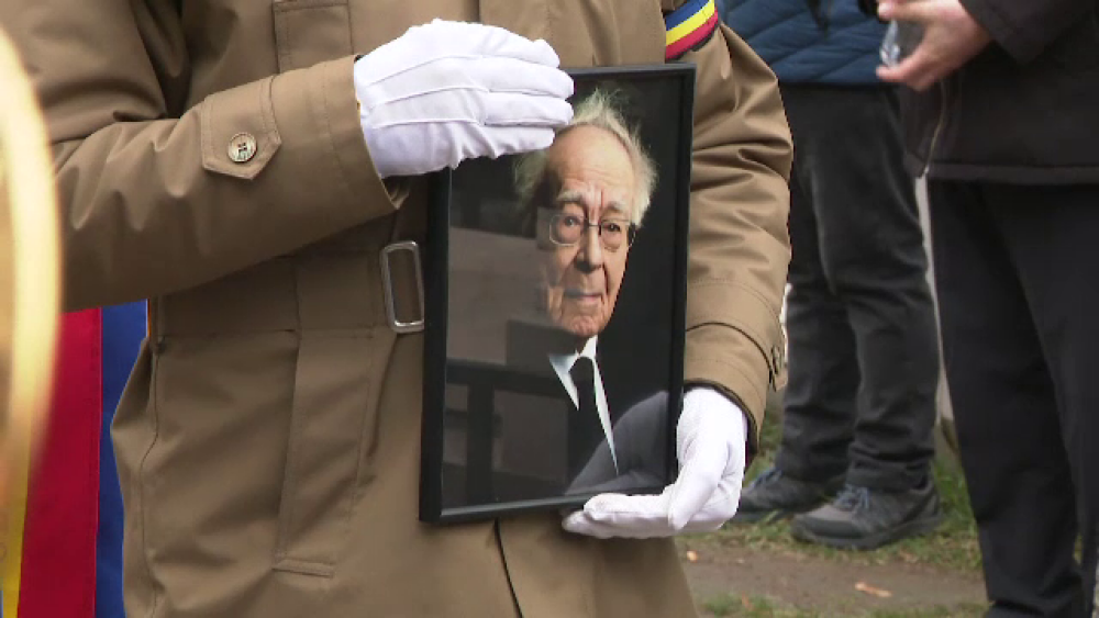 Mihai Șora a fost înmormântat la cimitirul Bellu cu onoruri militare. GALERIE FOTO - Imaginea 9