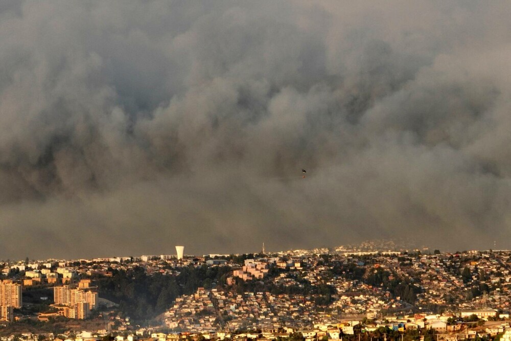 „Nu am mai văzut niciodată aşa ceva”. Stare de urgență în Chile. Incendiile violente au făcut aproximativ zece victime - Imaginea 2