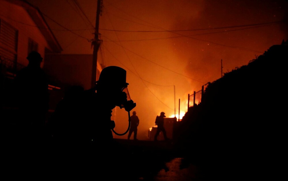 FOTO. Dezastru în Chile. ”Cea mai mare tragedie, din 2010”. Cel puţin 64 de oameni au murit în incendiile forestiere - Imaginea 1