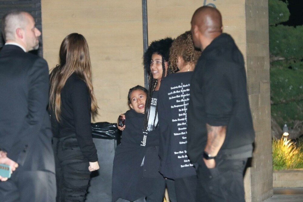 Kim Kardashian și Kanye West, întâlnire de gradul zero. Cum au fost surprinși cei doi foști soți împreună în oraș. FOTO - Imaginea 25
