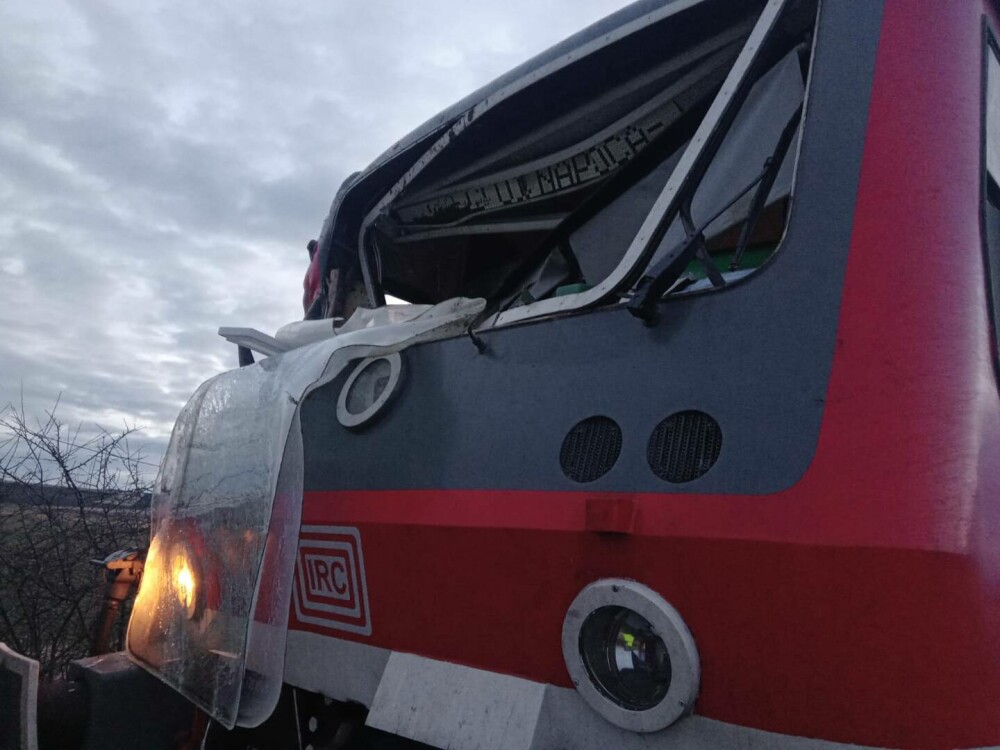Accident pe calea ferată, în afara localităţii Ocna Sibiului. Conducătorul unui utilaj agricol, rănit. FOTO - Imaginea 6