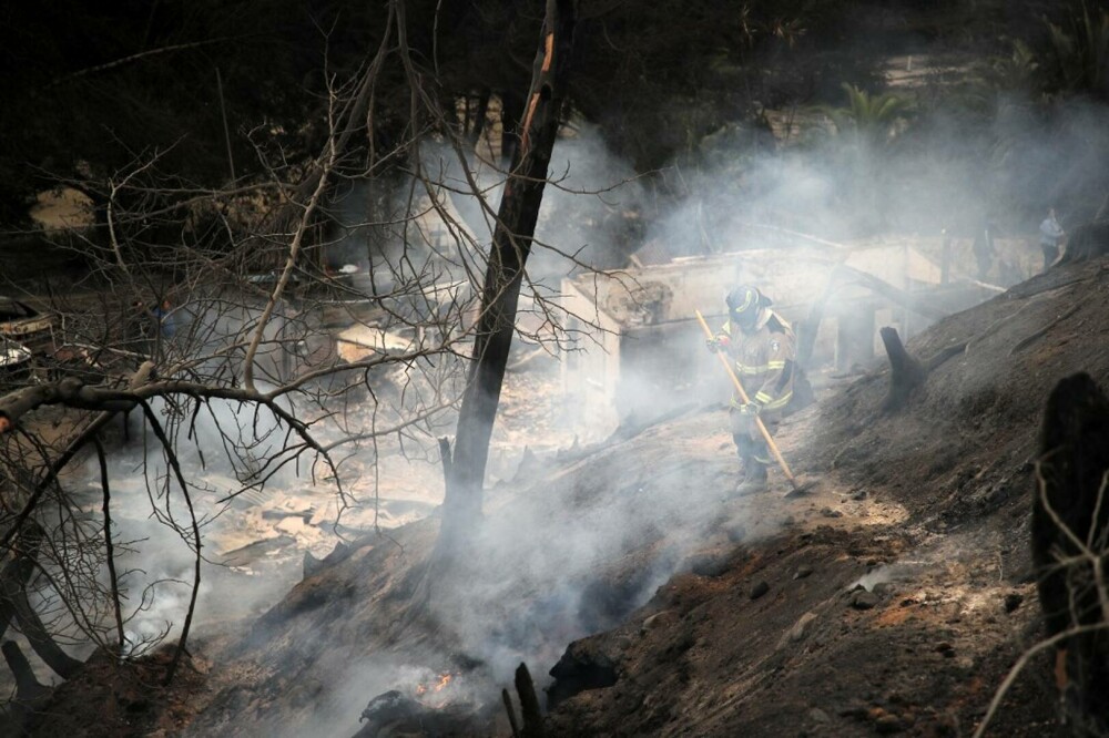FOTO. Dezastru în Chile. ”Cea mai mare tragedie, din 2010”. Cel puţin 64 de oameni au murit în incendiile forestiere - Imaginea 5