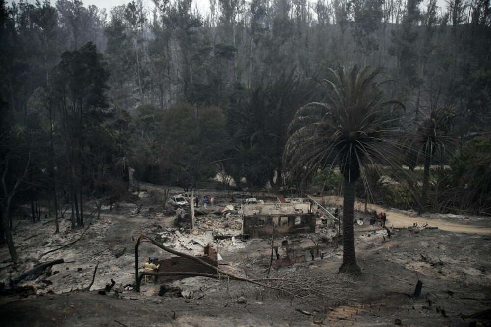 FOTO. Dezastru în Chile. ”Cea mai mare tragedie, din 2010”. Cel puţin 64 de oameni au murit în incendiile forestiere - Imaginea 7