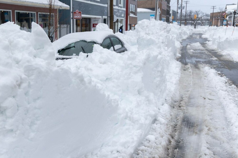 „Au căzut cantităţi record de zăpadă”. Estul Canadei, paralizat de o furtună de ninsoare istorică - Imaginea 7