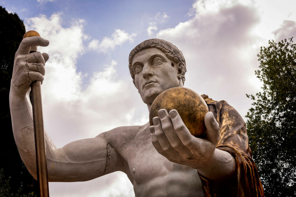Statuia colosală a împăratului Constantin a fost reconstruită și expusă la Roma | GALERIE FOTO & VIDEO - Imaginea 1