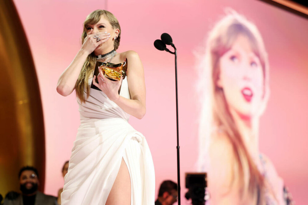 Taylor Swift a arătat ca o „prințesă” la Grammy 2024. Vedeta a intrat în istorie îmbrăcată în ținuta lui Kate Middleton - Imaginea 8