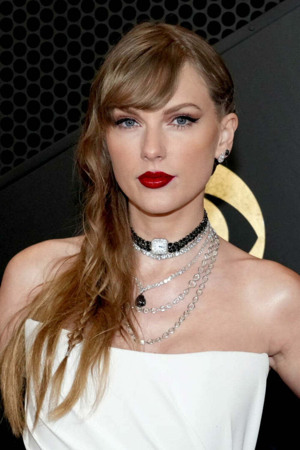 Taylor Swift a arătat ca o „prințesă” la Grammy 2024. Vedeta a intrat în istorie îmbrăcată în ținuta lui Kate Middleton - Imaginea 9