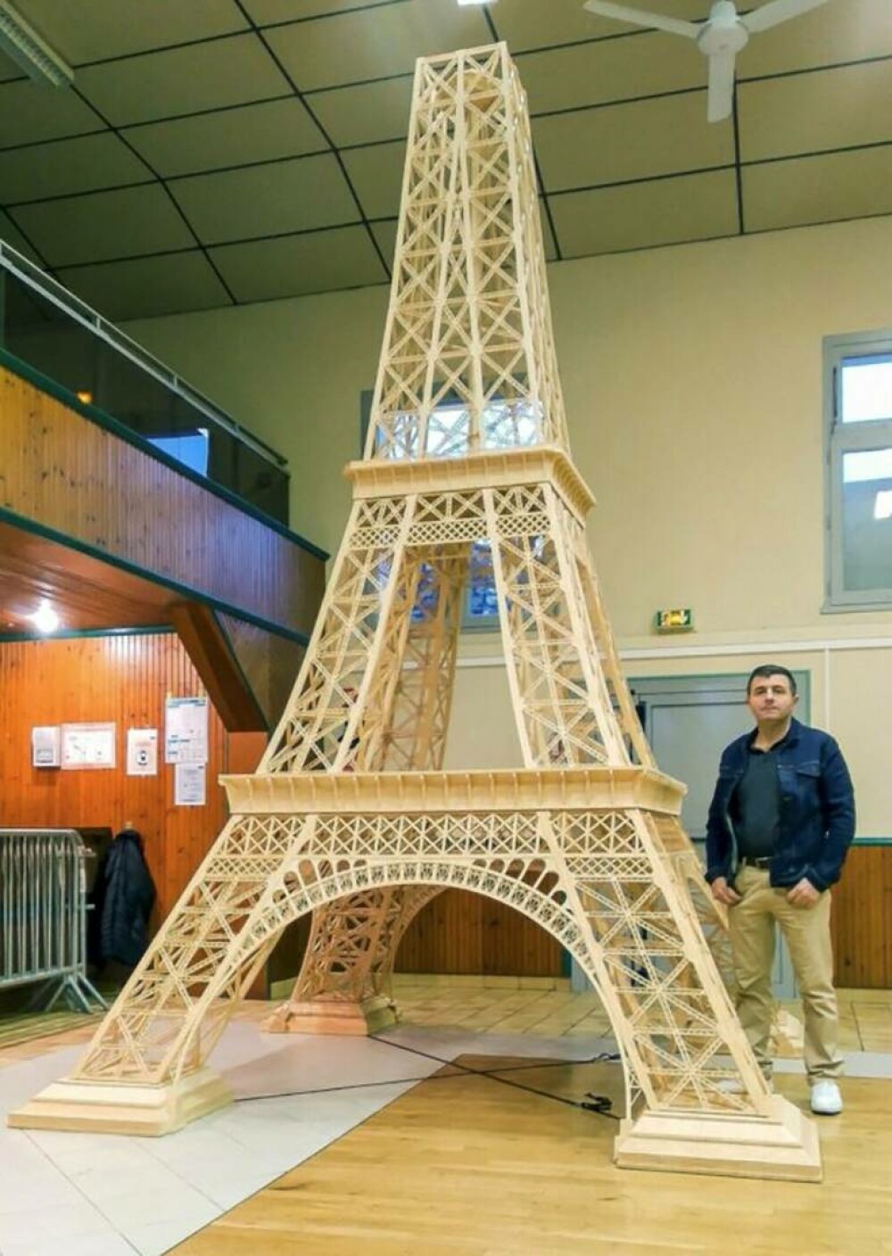 Răsturnare de situație în cazul francezului care a construit în 8 ani Turnul Eiffel din chibrituri, sperând la un record - Imaginea 2