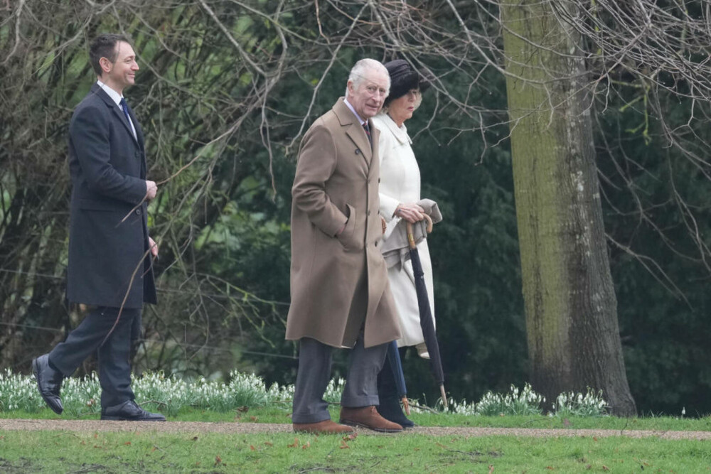 Prima apariție în public a regelui Charles, după ce a început tratamentul pentru cancer. A mers la biserică cu regina | FOTO - Imaginea 4