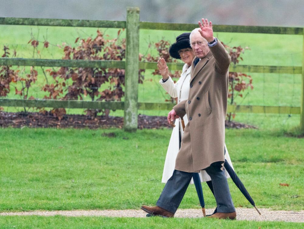 Prima apariție în public a regelui Charles, după ce a început tratamentul pentru cancer. A mers la biserică cu regina | FOTO - Imaginea 13