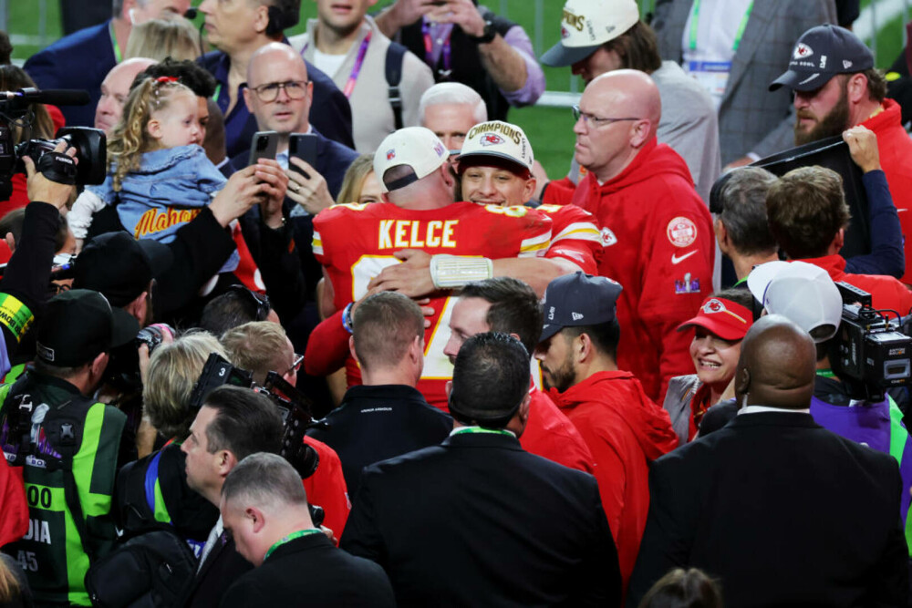Show legendar în Vegas. Kansas City Chiefs a câștigat al doilea titlu consecutiv la Super Bowl. „Este minunat!” | FOTO - Imaginea 2