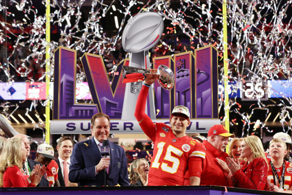 Show legendar în Vegas. Kansas City Chiefs a câștigat al doilea titlu consecutiv la Super Bowl. „Este minunat!” | FOTO - Imaginea 3