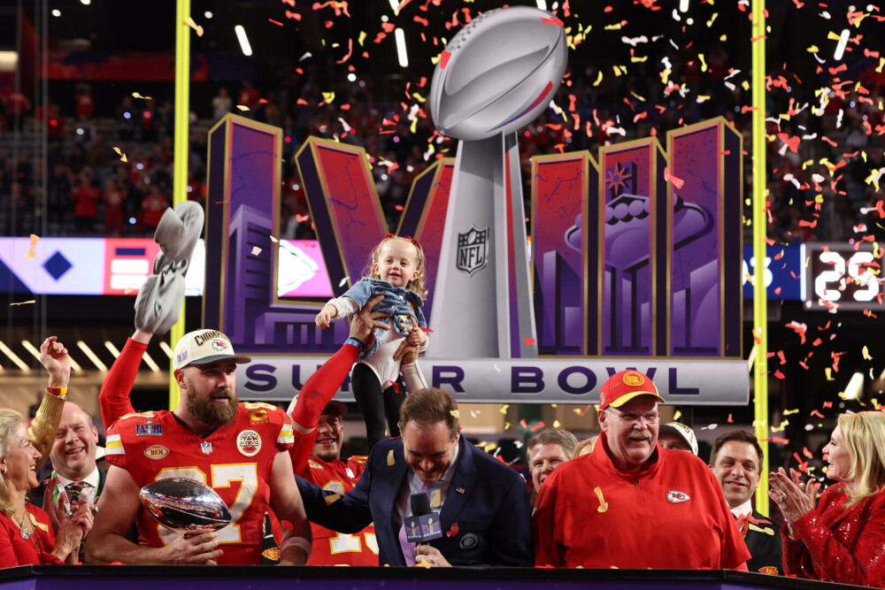 Show legendar în Vegas. Kansas City Chiefs a câștigat al doilea titlu consecutiv la Super Bowl. „Este minunat!” | FOTO - Imaginea 4
