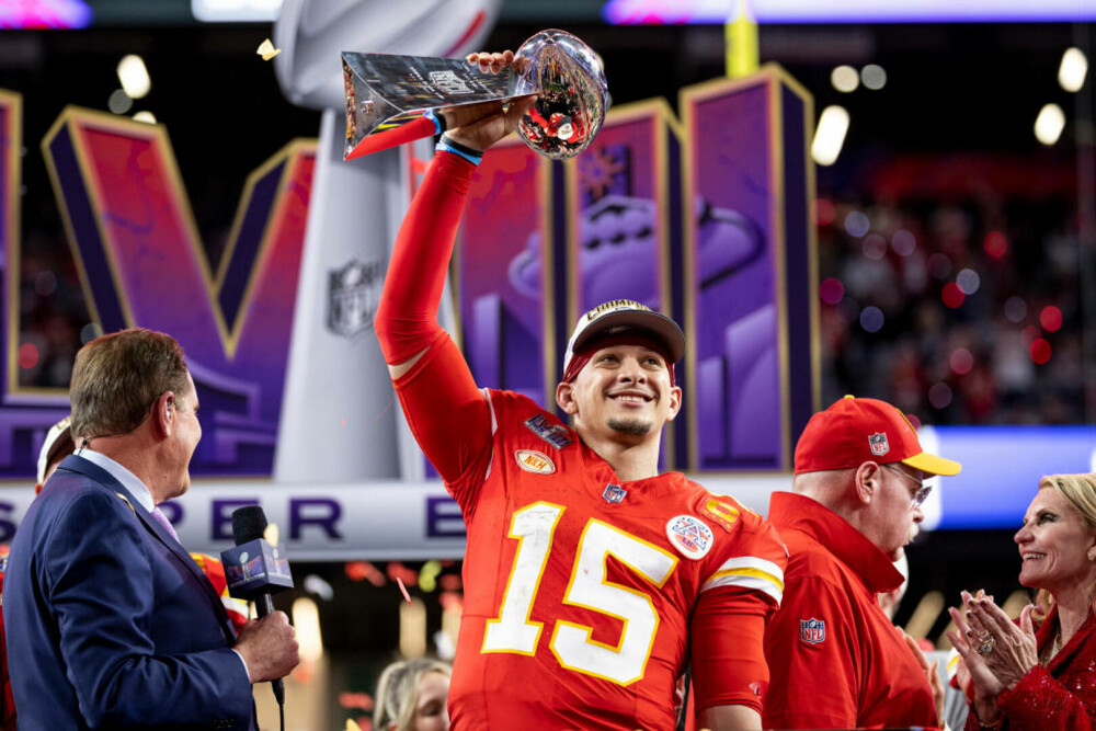 Show legendar în Vegas. Kansas City Chiefs a câștigat al doilea titlu consecutiv la Super Bowl. „Este minunat!” | FOTO - Imaginea 10