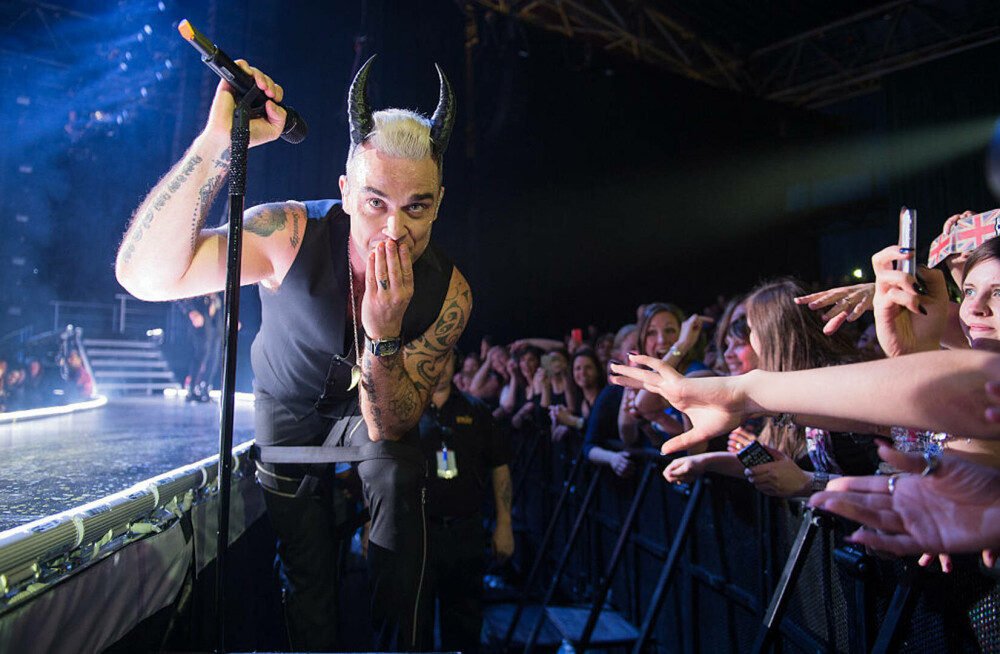 Momente nebunești cu Robbie Williams, în 30 de ani de carieră. Starul rock aniversează 50 de ani | FOTO - Imaginea 43