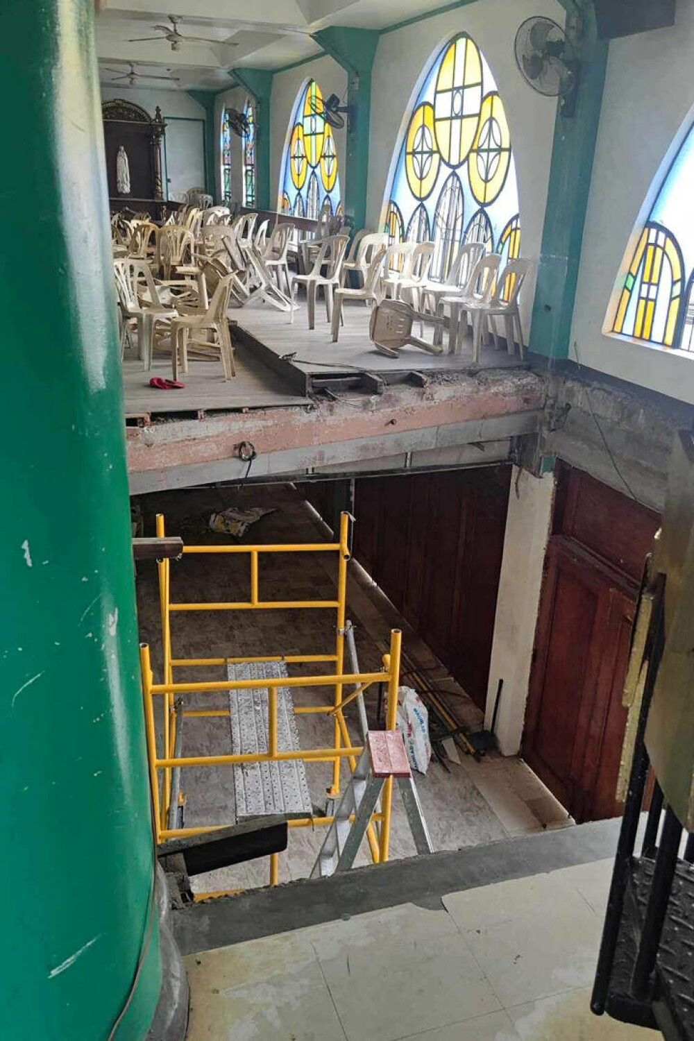 Tragedie în Filipine. O persoană a murit și alte 53 au fost rănite, după ce balconul unei biserici s-a prăbușit - Imaginea 1