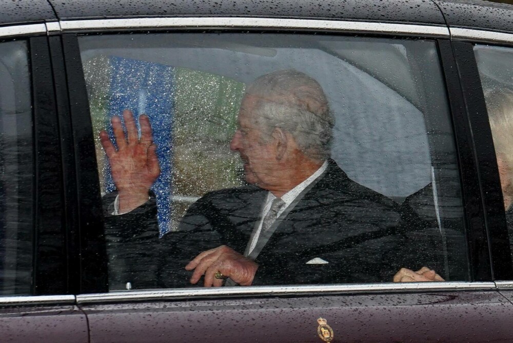Regele Charles s-a întors la Londra pentru a continua tratamentul pentru cancer. Cum a fost surprins monarhul britanic - Imaginea 5