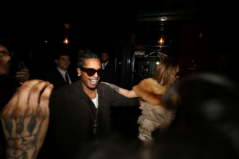 Rihanna în ipostaze incendiare. Cum a fost surprinsă artista de Valentine's Day alături de A$AP Rocky. GALERIE FOTO - Imaginea 16