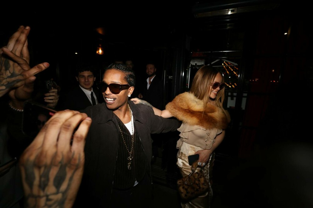 Rihanna în ipostaze incendiare. Cum a fost surprinsă artista de Valentine's Day alături de A$AP Rocky. GALERIE FOTO - Imaginea 17