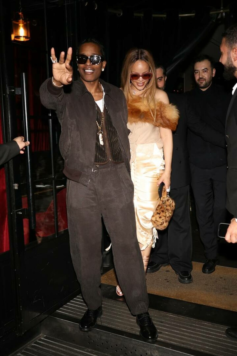Rihanna în ipostaze incendiare. Cum a fost surprinsă artista de Valentine's Day alături de A$AP Rocky. GALERIE FOTO - Imaginea 19