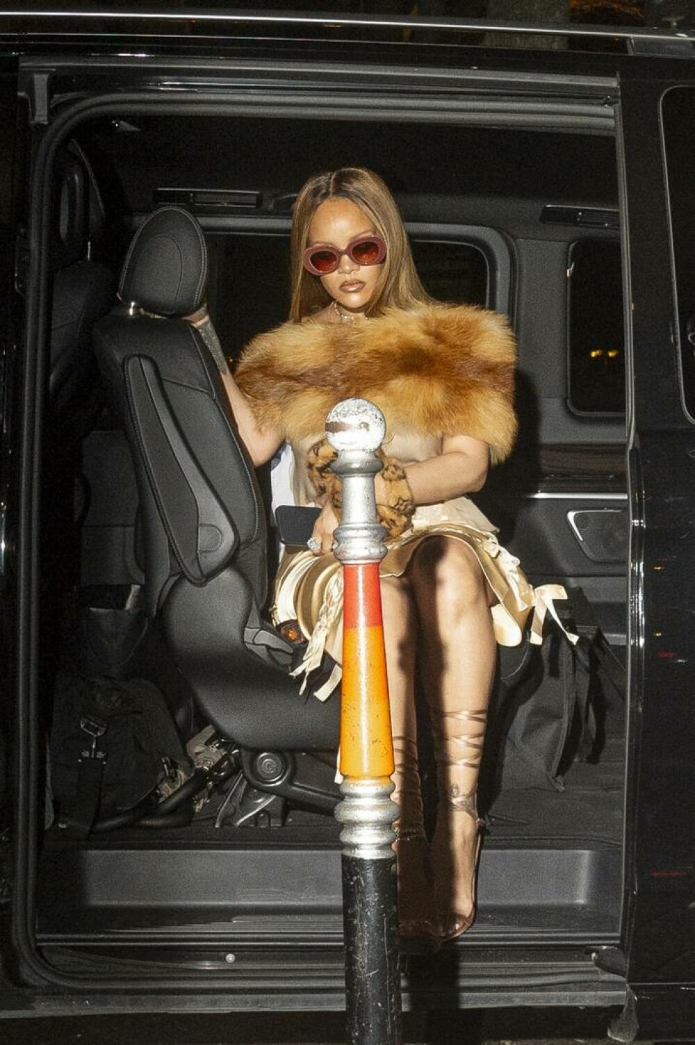 Rihanna în ipostaze incendiare. Cum a fost surprinsă artista de Valentine's Day alături de A$AP Rocky. GALERIE FOTO - Imaginea 21
