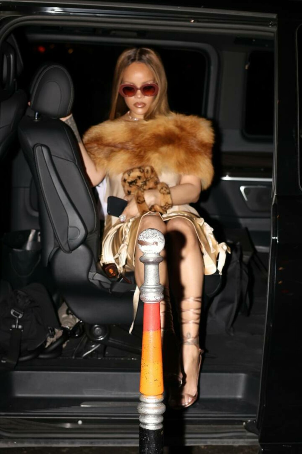 Rihanna în ipostaze incendiare. Cum a fost surprinsă artista de Valentine's Day alături de A$AP Rocky. GALERIE FOTO - Imaginea 35
