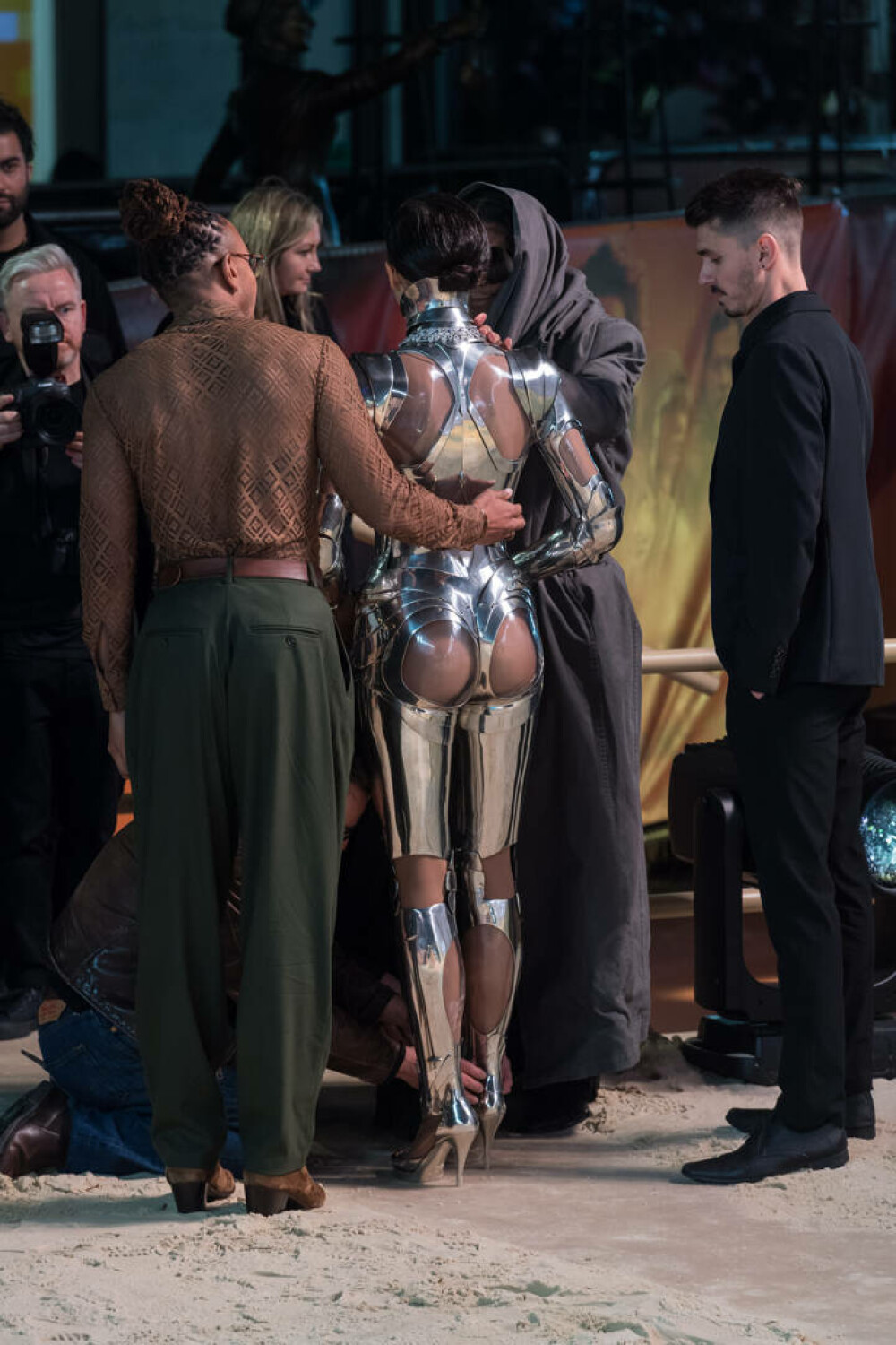 Ce ținută spectaculoasă a purtat Zendaya la a doua premieră a filmului „Dune”. Actrița a atras toate privirile | GALERIE FOTO - Imaginea 15