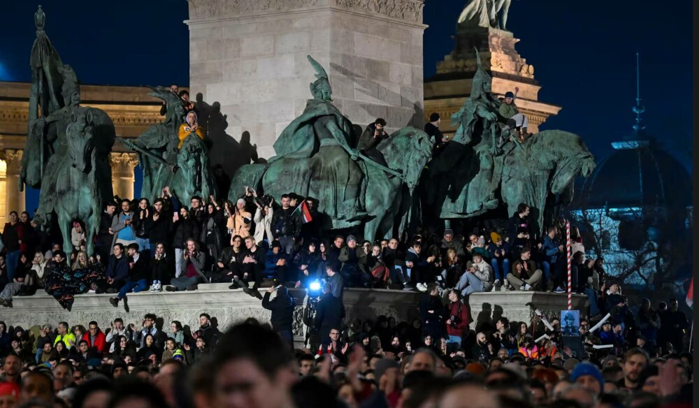 Proteste în Budapesta. Cel puțin 10.000 de maghiari au ieșit pe străzi, nemulțumiți de Viktor Orban - Imaginea 1