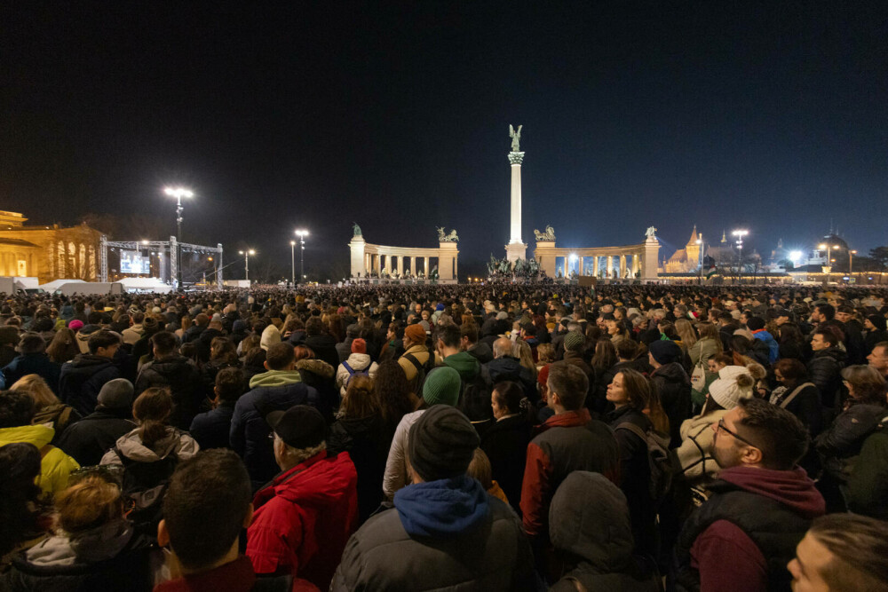 Proteste în Budapesta. Cel puțin 10.000 de maghiari au ieșit pe străzi, nemulțumiți de Viktor Orban - Imaginea 3