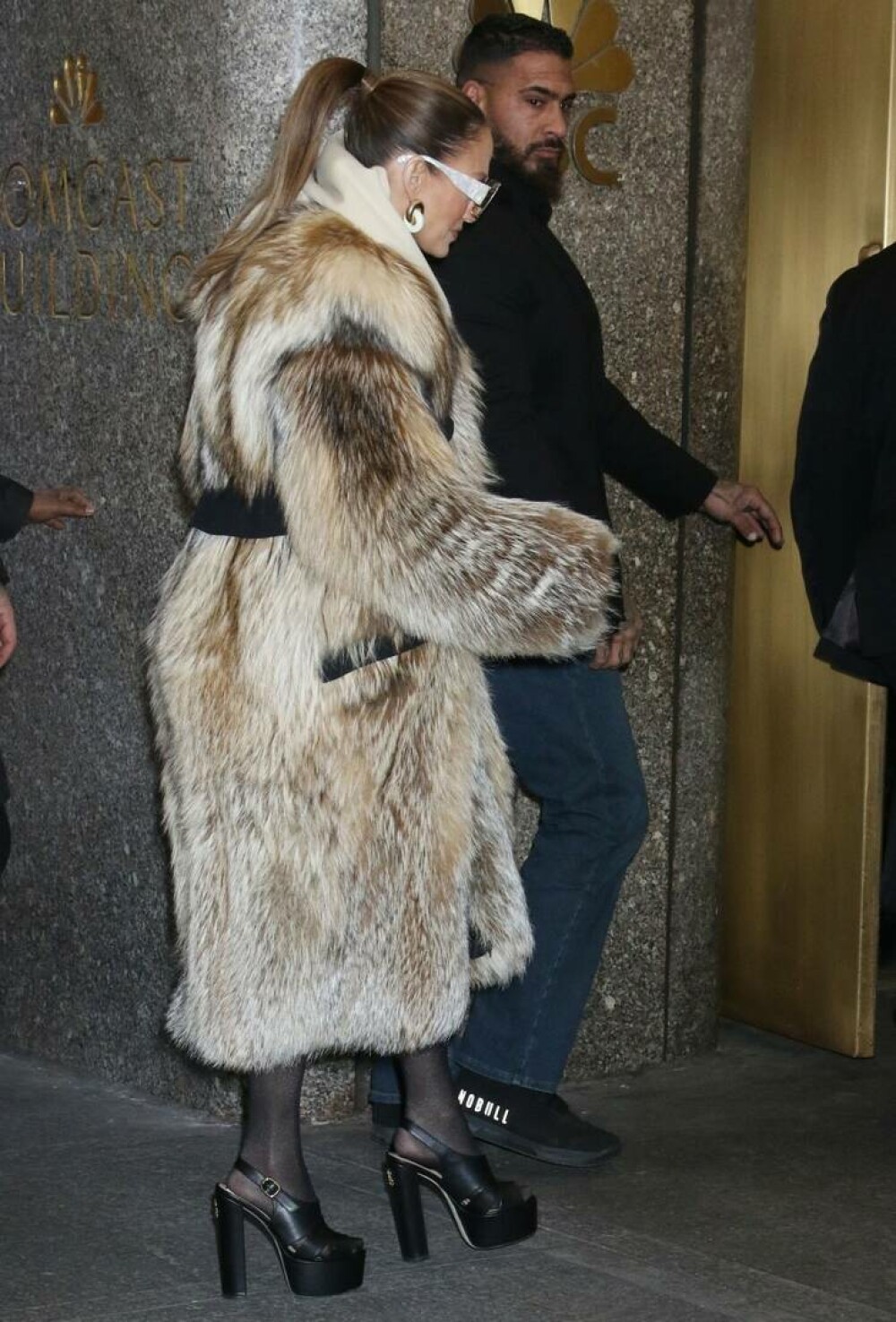 Jennifer Lopez, apariție extravagantă în New York. Cum s-a îmbrăcat pentru a merge la un studio de înregistrări. GALERIE FOTO - Imaginea 8