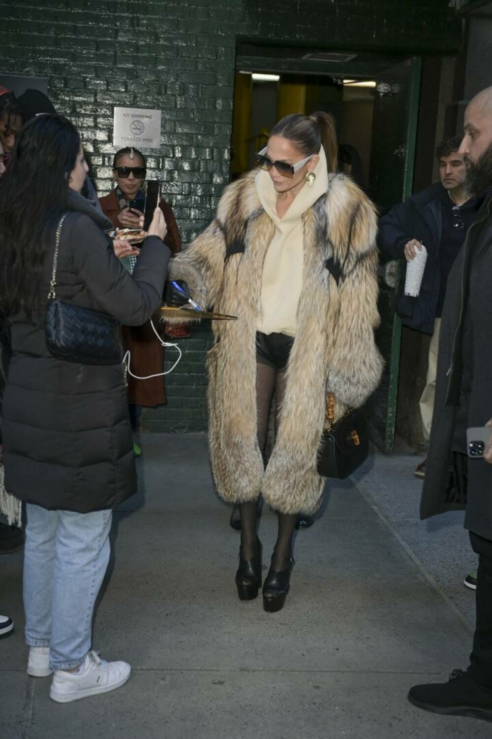 Jennifer Lopez, apariție extravagantă în New York. Cum s-a îmbrăcat pentru a merge la un studio de înregistrări. GALERIE FOTO - Imaginea 9