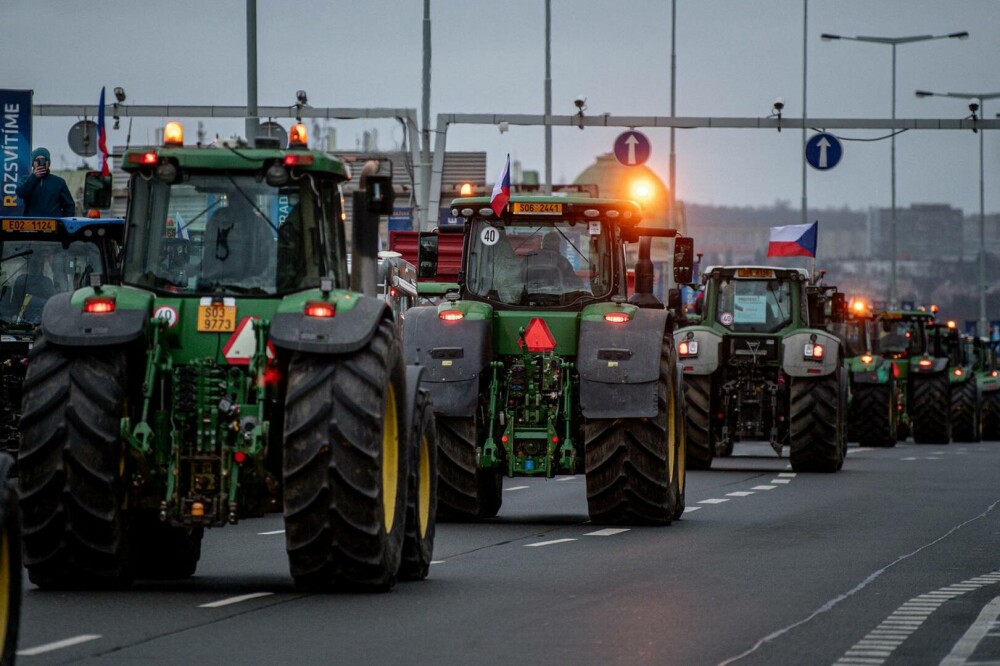 Protest de amploare în Cehia. Fermierii au ieșit în stradă cu sute de tractoare şi camioane| FOTO - Imaginea 3